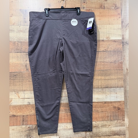 Lee Pants - New With Tags Lee Mid Rise Waist Smoothing Curvy Fit Pullon Gray Pants Size 20W